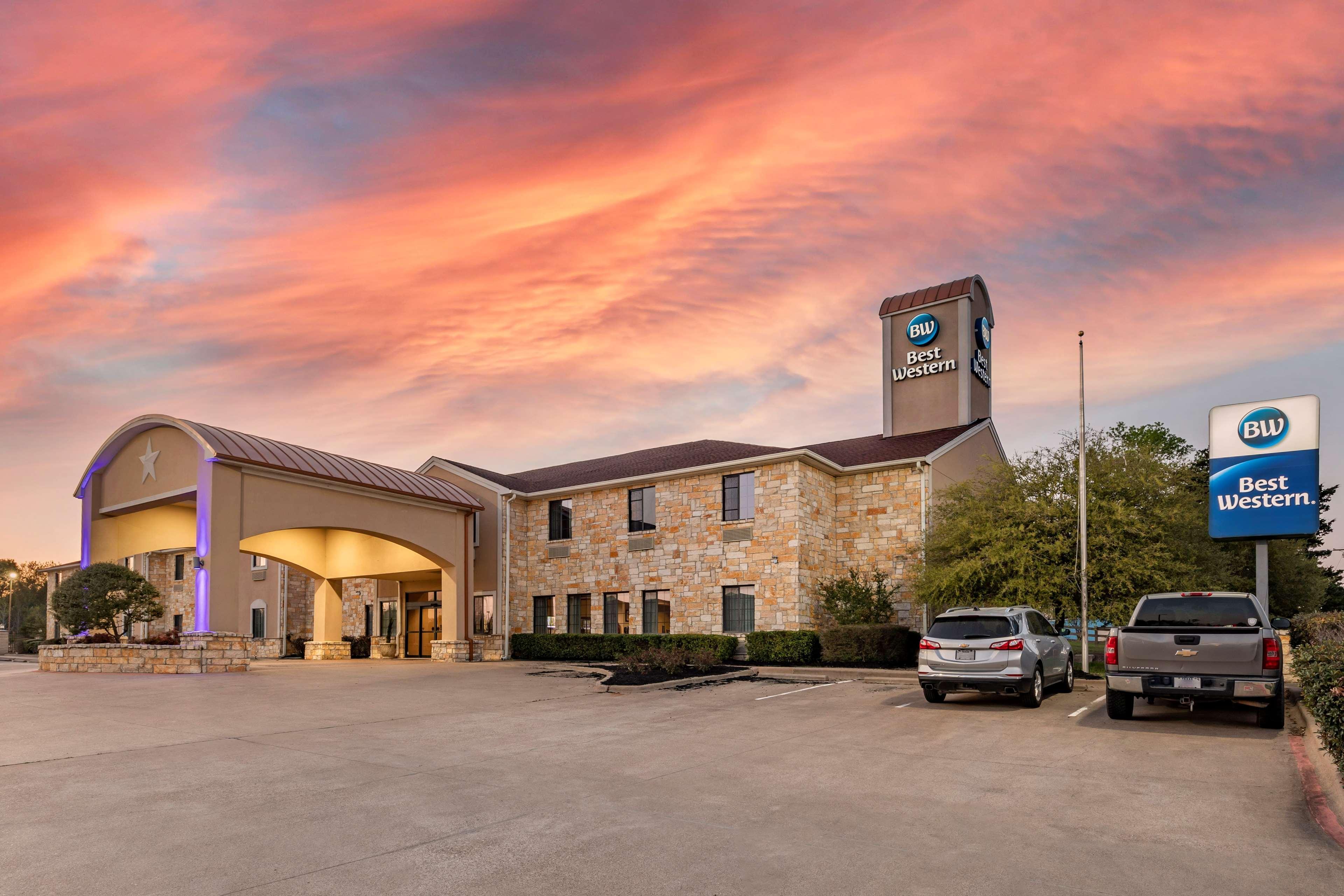 Best Western Mineola Inn Екстериор снимка