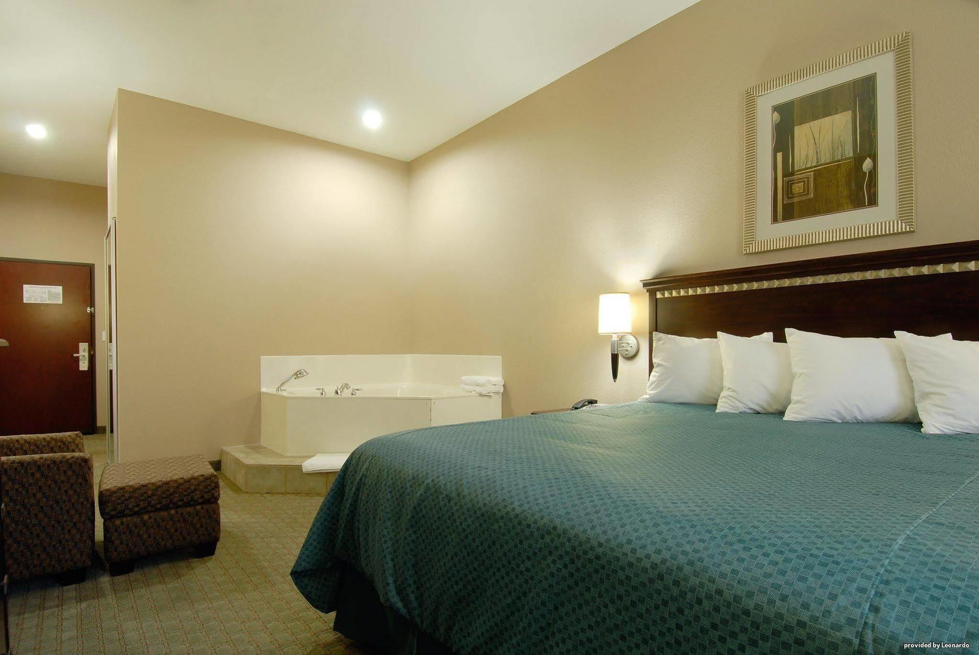 Best Western Mineola Inn Екстериор снимка