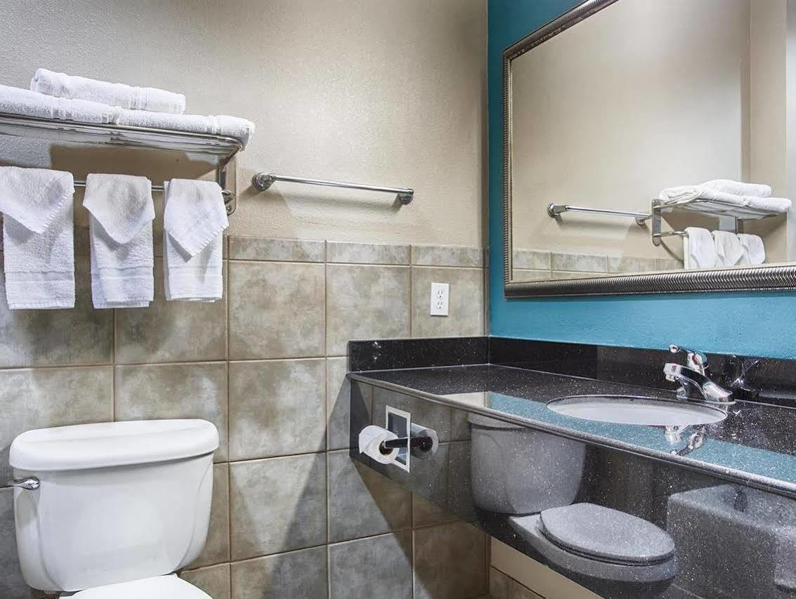 Best Western Mineola Inn Екстериор снимка
